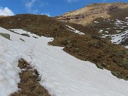 32 In traverso pestando neve